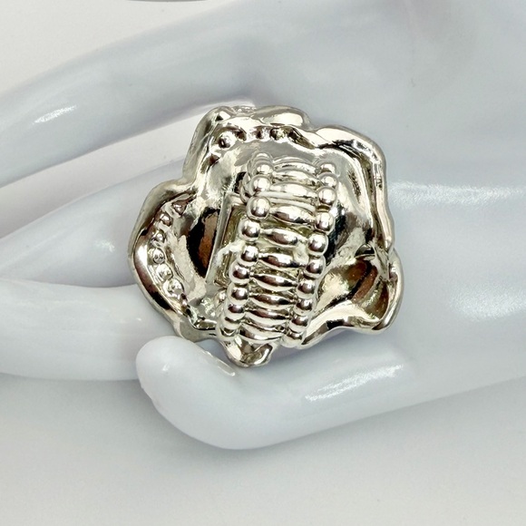 STATEMENT FLOWER RING - Picture 9 of 12